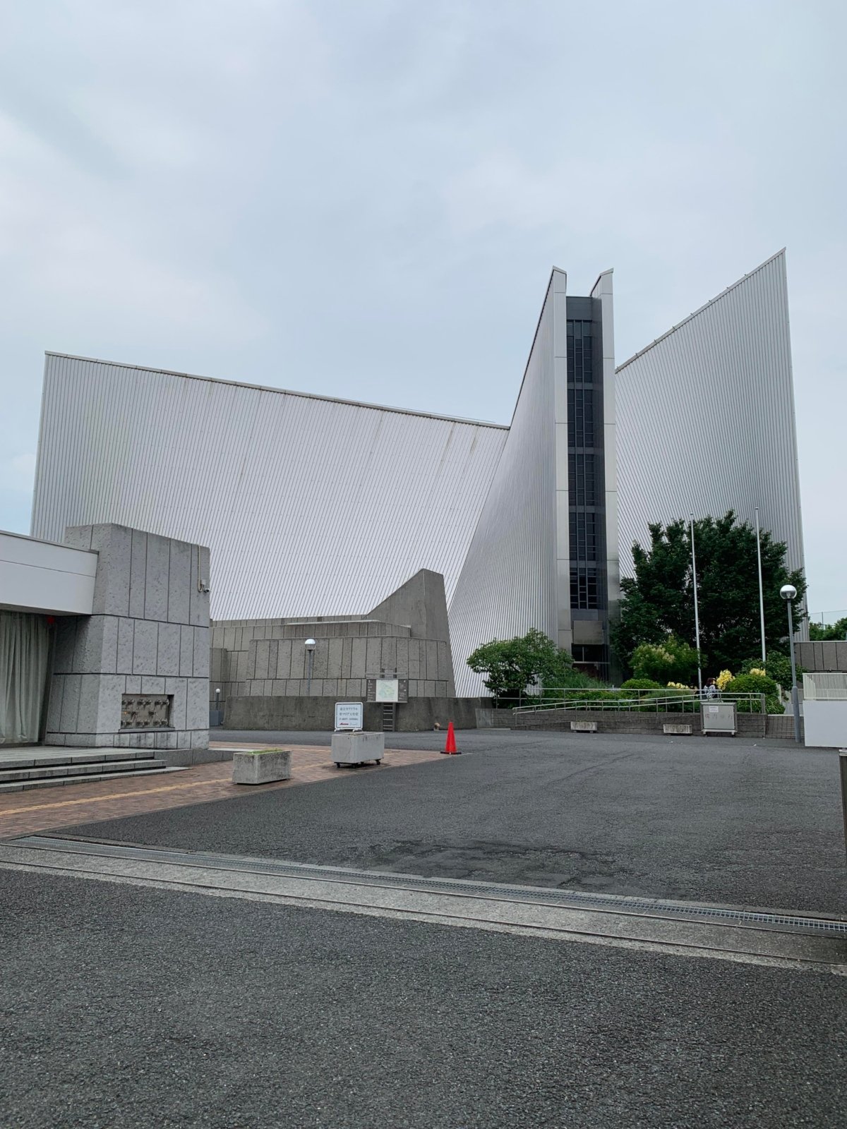 3. St. Marien Kathedrale Tokyo Außenansicht - Erzbistum Köln wirkte an der Planung und Finazierung der Kirche mit (c) Johannes Shimizu